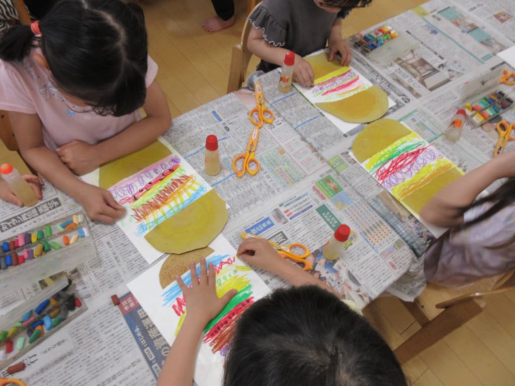 ばら組　５月　臨床美術　～ハンバーガー作り～